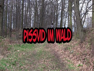 Pissvid im Wald